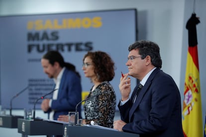 Desde la izquierda: el vicepresidente segundo, Pablo Iglesias, la ministra portavoz, María Jesús Montero, y ministro de Seguridad Social, José Luis Escrivá.