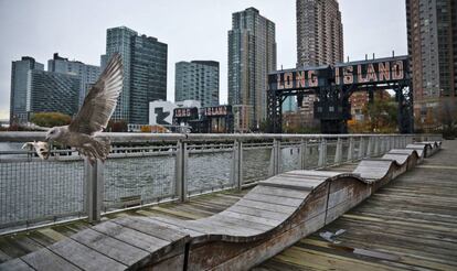 El antiguo muelle de Long Island City, Nueva York.