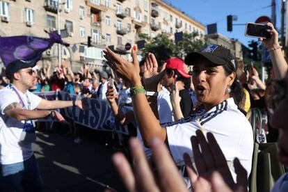 Aficionados del Real Madrid en la ciudad de Kiev (Ucrania) antes de la final de la Champions League, el 26 de mayo de 2018.