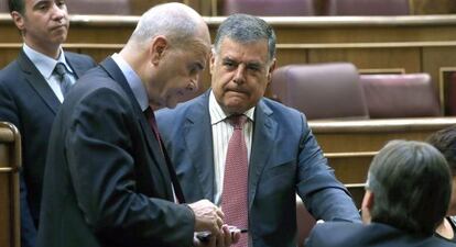 Manuel Chaves y José Antonio Viera, en el Congreso en una imagen de archivo.