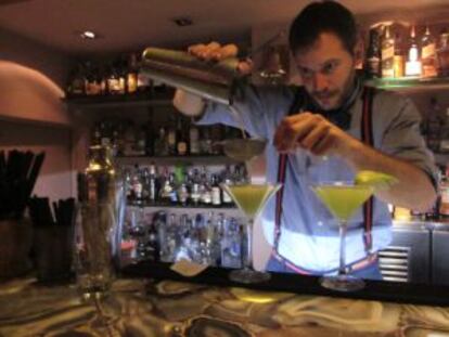 'Bartender' en Le Cabrera, coctelería de Madrid.