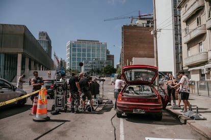 Shooting of a scene for 'Temas propios,' a Uruguayan comedy film.