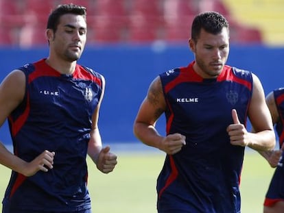 Iborra, con David Navarro en su &uacute;ltimo entrenamiento con el Levante.