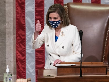 Nancy Pelosi, presidenta de la Cámara de Representantes, tras aprobar el plan de estímulo.