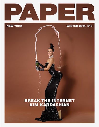 Aunque Kim Kardashian ha protagonizado varias portadas, una de las que más polémicas generó fue la de 'Paper', en 2014. La celebridad recreó la icónica fotografía de Jean Paul Goude que protagonizó Carolina Beaumont en 1976. En la imagen en cuestión aparecía Kardashian con un ajustado vestido negro de látex y el culo en pompa. El trasero de Kardashian ya no podía ser más famoso.