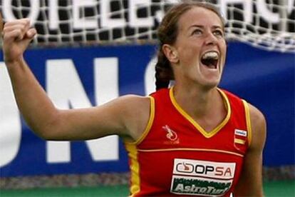 Silvia Muñoz celebra un gol en el triunfo contra India.