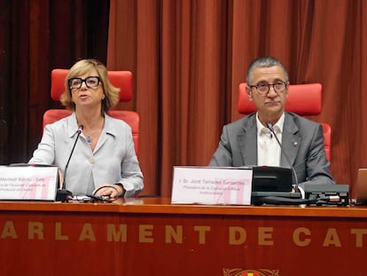 La directora de la Apdcat, Meritxell Borràs, interviene en la Comisión de Asuntos Institucionales en el Parlament de Catalunya.