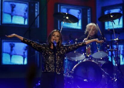 Belinda Carlisle, que logró tener una exitosa carrera en solitario tras disolverse The Go-Go's, actuando en los Billboard Awards 2016 en Las Vegas.