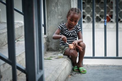 A child displaced by gang war violence pretends to feed the head of a broken doll at Argentine Bellegarde National School, which was transformed into a shelter where people live in poor conditions, in Port-au-Prince, Haiti, May 6, 2024. Nearly half of the country's population is struggling to feed themselves due to the conflict, for many children there are few options to obtain food, and desperation leads many to join gangs. "We need to have a security response force but also a robust humanitarian response," said Jean-Martin Bauer, the Haiti director of the United Nations World Food Programme. "Haiti will never be at peace as long as half its citizens are starving." REUTERS/Ricardo Arduengo           SEARCH "ARDUENGO VALTIERRA HAITI HUNGER" FOR THIS STORY. SEARCH "WIDER IMAGE" FOR ALL STORIES.           TPX IMAGES OF THE DAY