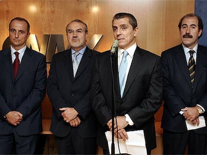 Miguel Sebastián, Pedro Solbes, Manuel Conthe y Carlos Arenillas, en el acto de toma de posesión.