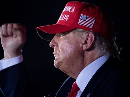 El presidente de los Estados Unidos, Donald Trump, durante el mitin en Opa Locka (Florida), el lunes.