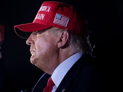 El presidente de los Estados Unidos, Donald Trump, durante el mitin en Opa Locka (Florida), el lunes.