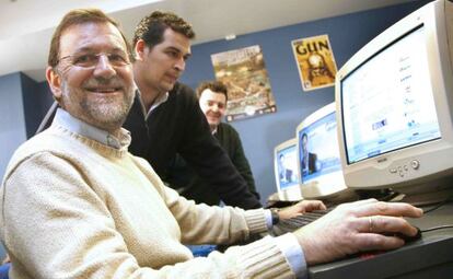 Rajoy quiere tambi&eacute;n que se note el cambio en Internet. Aqu&iacute; ya anticipaba sus dotes, en la presentaci&oacute;n de una web, en 2007.  