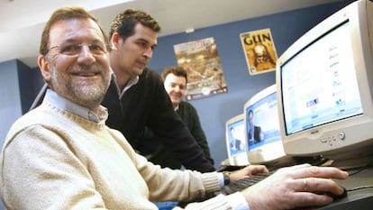 Rajoy quiere tambi&eacute;n que se note el cambio en Internet. Aqu&iacute; ya anticipaba sus dotes, en la presentaci&oacute;n de una web, en 2007.  