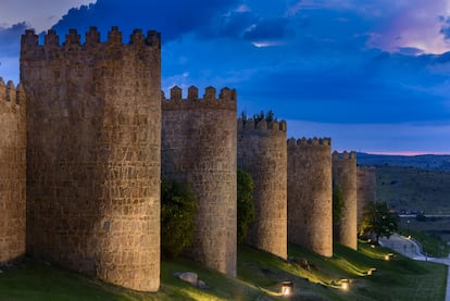 La muralla de Ávila, con 2.516 metros de perímetro, es una de las fortificaciones medievales mejor conservadas del planeta. Es Patrimonio de la Unesco desde 1985.