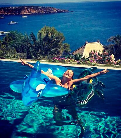La modelo Karmen Pedaru ha compartido en Instagram esta foto de sus vacaciones en Ibiza.
