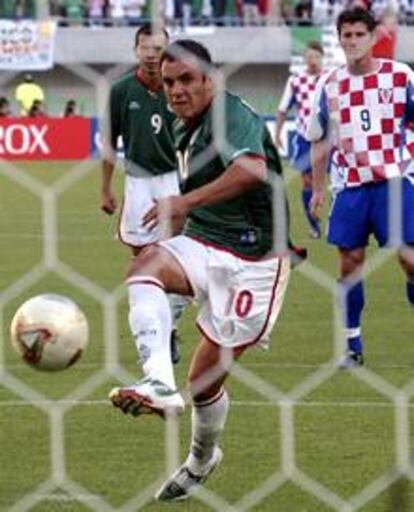 Cuauhtemoc Blanco no perdona desde el punto de penalti.