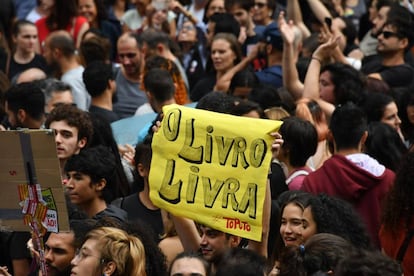 Manifestantes durante greve no dia 15 de maio, em São Paulo.