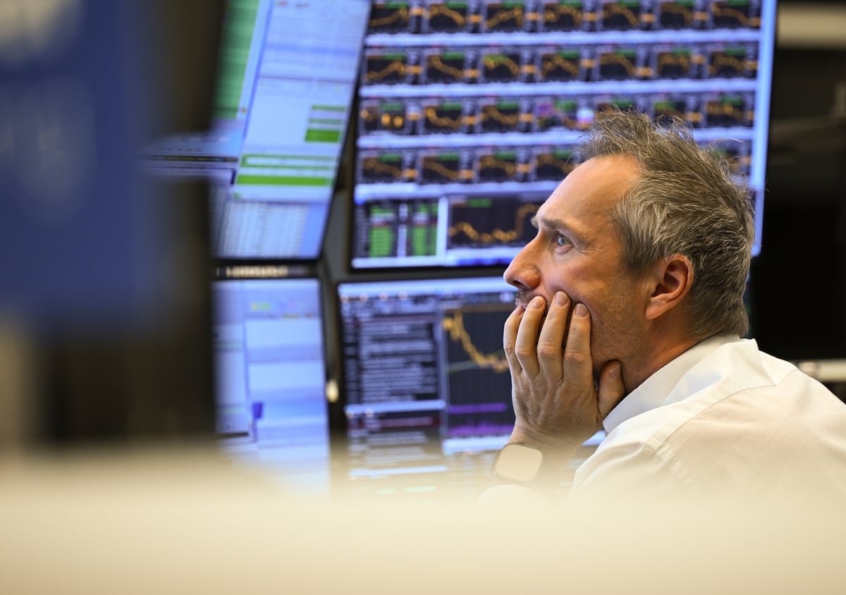 Resultados sólidos en Wall Street y expectativas de recorte de tipos, el impulso que mantiene vivas las Bolsas