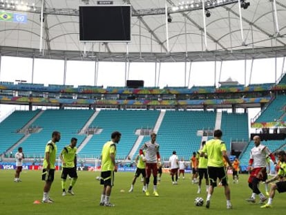 Os jogadores espanhóis, no treinamento de ontem.