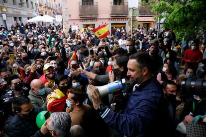 El líder de Vox, Santiago Abascal, y su candidata a la Comunidad de Madrid, Rocío Monasterio, en un acto de precampaña en San Lorenzo de El Escoral el pasado día 10.