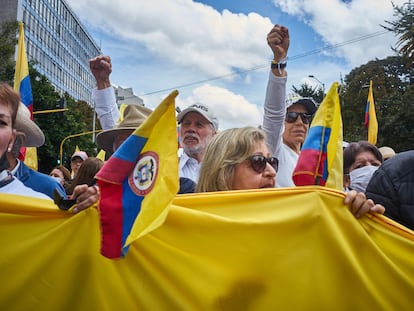 Manifestantes en oposición a las reformas del Gobierno de Gustavo Petro, el 26 de septiembre de 2023 en Bogotá (Colombia).