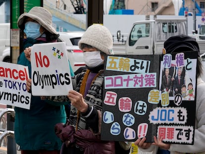 Manifestantes contra los Juegos, el viernes, en Tokio.