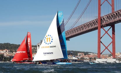 El Mapfre y el Vestas, navegan por Lisboa.