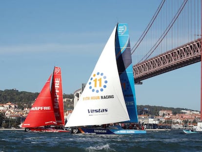 El Mapfre y el Vestas, navegan por Lisboa.