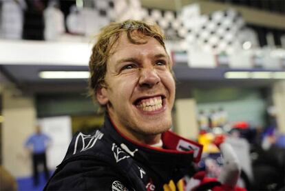 Vettel rompe a llorar nada más proclamarse campeón del mundo. Se convierte en el piloto más joven en conseguirlo.
