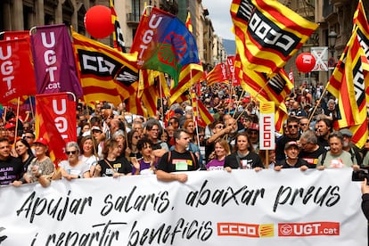 Manifestación en Barcelona reclamando aumentos de sueldo en el Primero de Mayo de 2023.