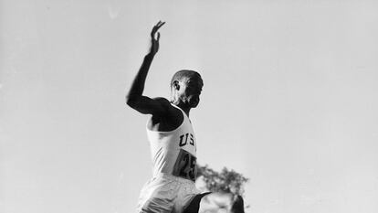 El atleta Ralph Boston, en  1960.