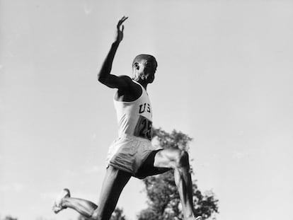 El atleta Ralph Boston, en  1960.