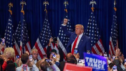 El expresidente y candidato republicano Donald Trump en su mitin el Nassau Veterans Memorial Coliseum, en Uniondale, Nueva York.