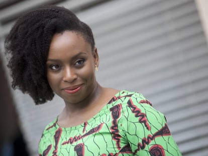 La escritora y ensayista nigeriana Chimamanda Ngozi Adichie. 