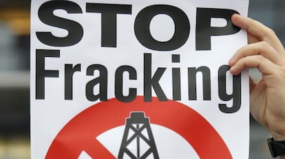 Cartel para protesta contra el &#039;fracking&#039; en el Parlamento europeo.