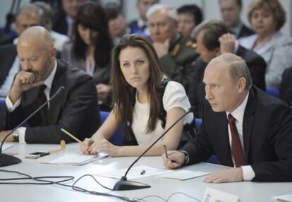 El primer ministro ruso, Vladímir Putin,  interviene durante su participación en el congreso del partido oficialista Rusia Unida