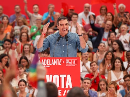 El candidato a la presidencia del Gobierno, Pedro Sánchez, durante el acto de cierre de campaña, este viernes en Madrid.