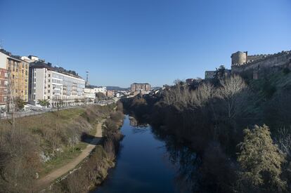 Ponferrada (65.000 habitantes) es la ciudad más importante de El Bierzo (León), que a su vez es la única comarca oficialmente reconocida por el Estatuto de Autonomía de Castilla y León de 1983. En esta zona de tradición minera concurre Coalición por el Bierzo, un partido que pide que el lugar se desligue de la provincia de León y pueda gestionarse de forma independiente.