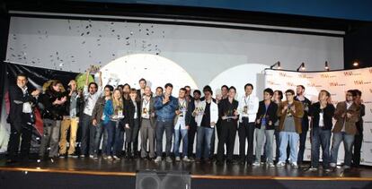 Jóvenes emprendedores colombianos reunidos por la aceleradora de 'startups' Wayra en Bogotá.