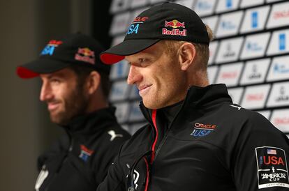 James Spithill y Ben Ainslie, cuando eran compañeros en el Oracle Team, en la Copa del América de 2013.