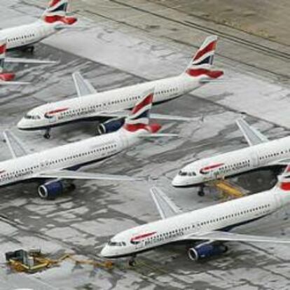 Aviones de British Airways en el aeropuerto londinense de Heathrow.