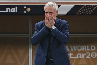 El seleccionador francés, Didier Deschamps, reacciona durante los penaltis contra Francia. 