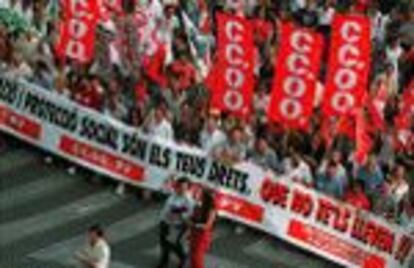 Cabecera de la manifestación que ayer recorrió el centro de Valencia.