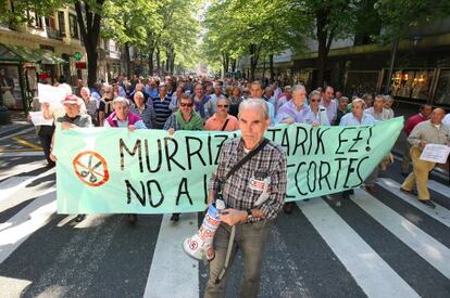 Manifestación de prejubilados de grandes firmas por las calles de Bilbao.