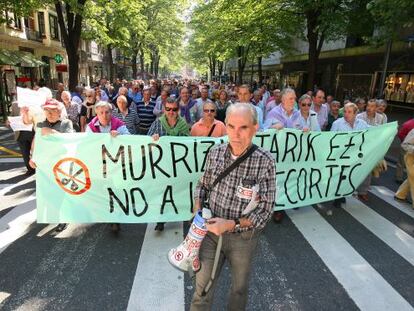 Manifestación de prejubilados de grandes firmas por las calles de Bilbao.