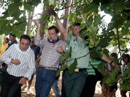 Mariano Rajoy y el alcalde de O Carballiño, Argimiro Marnotes, en la fiesta del pulpo. 