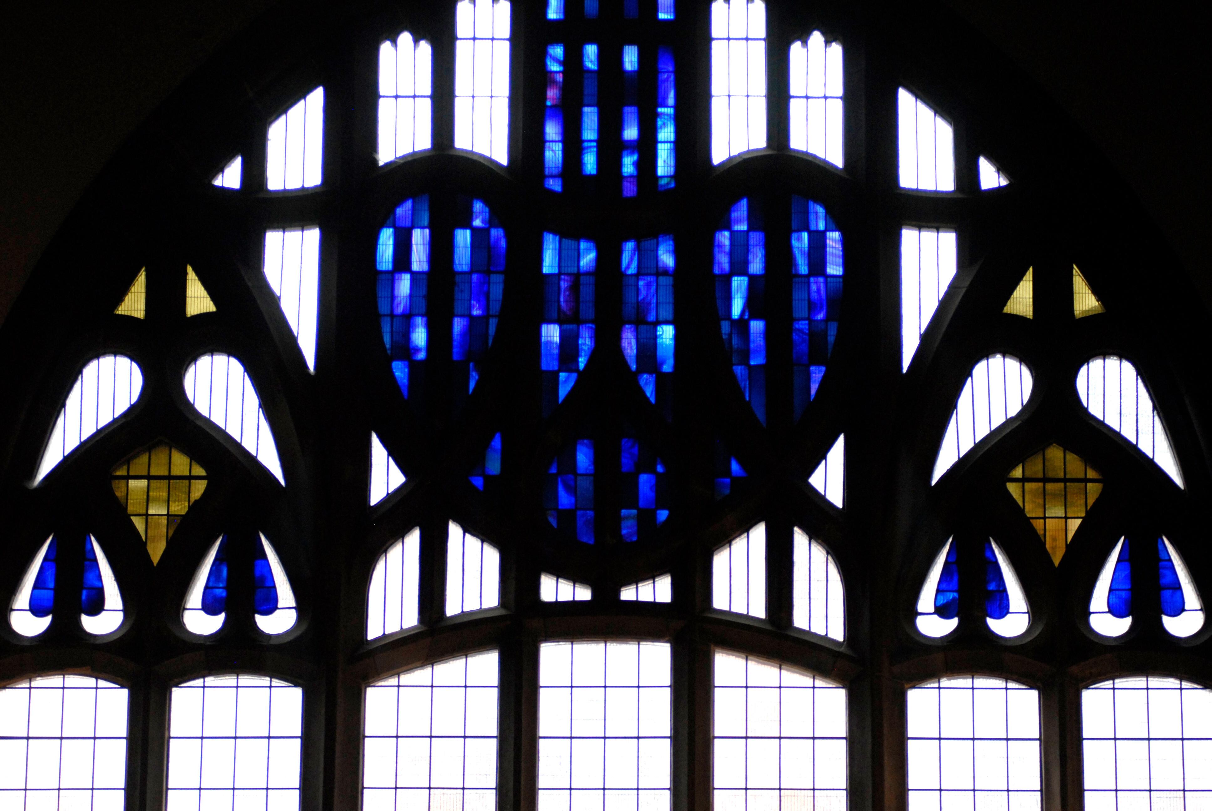 Detalle de la vidriera de Queen’s Cross Church.