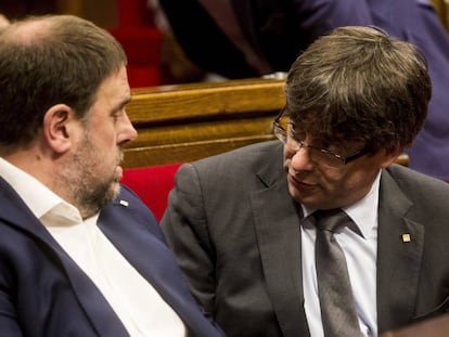 El presidente de la Generalitat, Carles Puigdemont, junto al vicepresidente Oriol Junqueras.