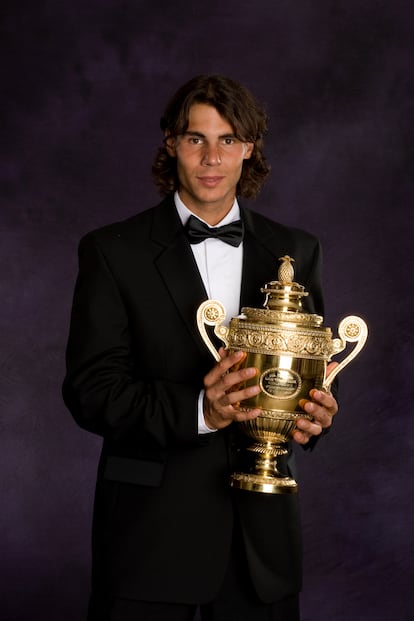 Nadal, en una foto oficial tras gana Wimbledon 2008, el 7 de julio de 2008.
